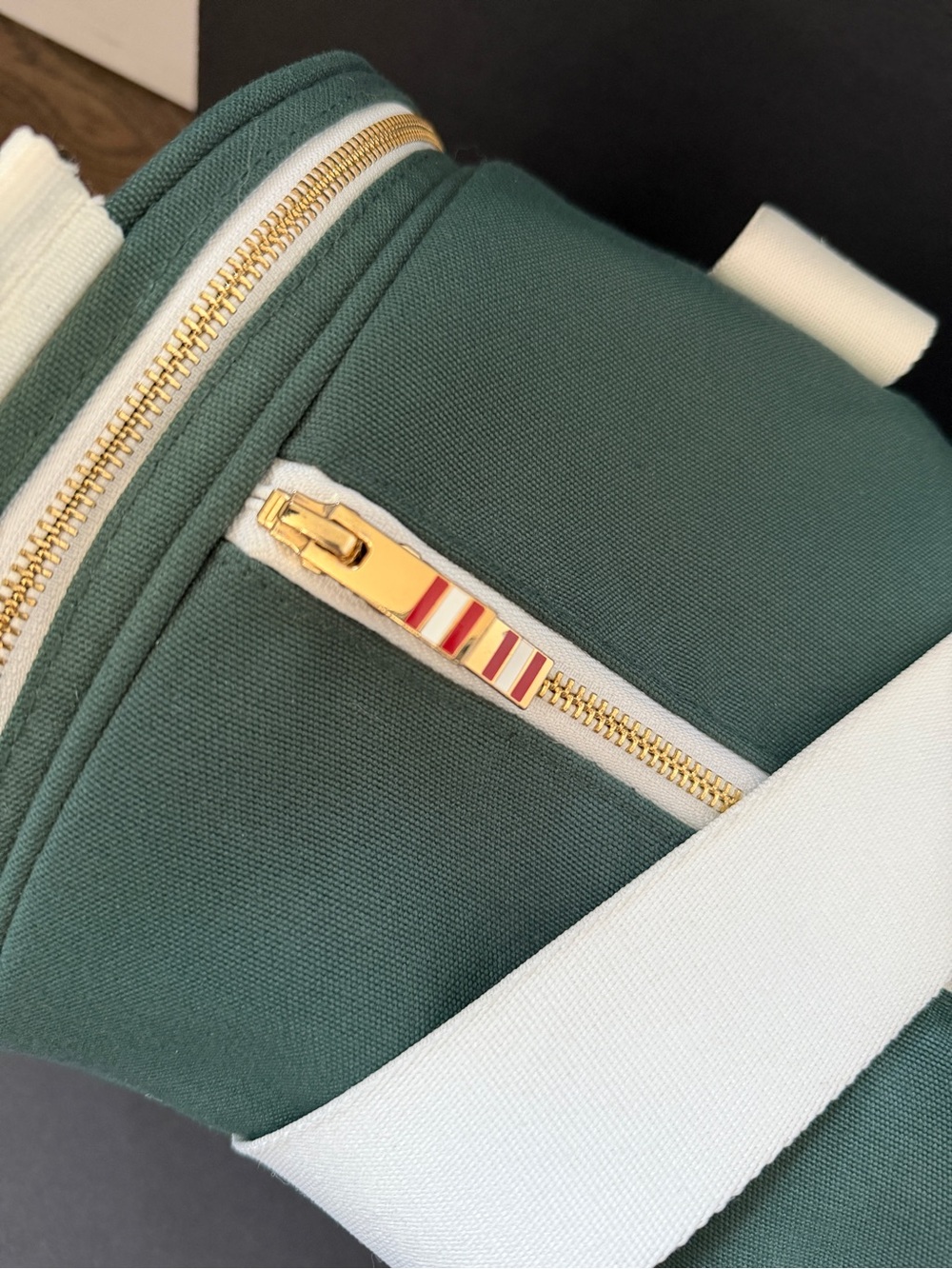 Wilson Green Canvas Duffel Bag with White Straps - Picture 5 of 15
